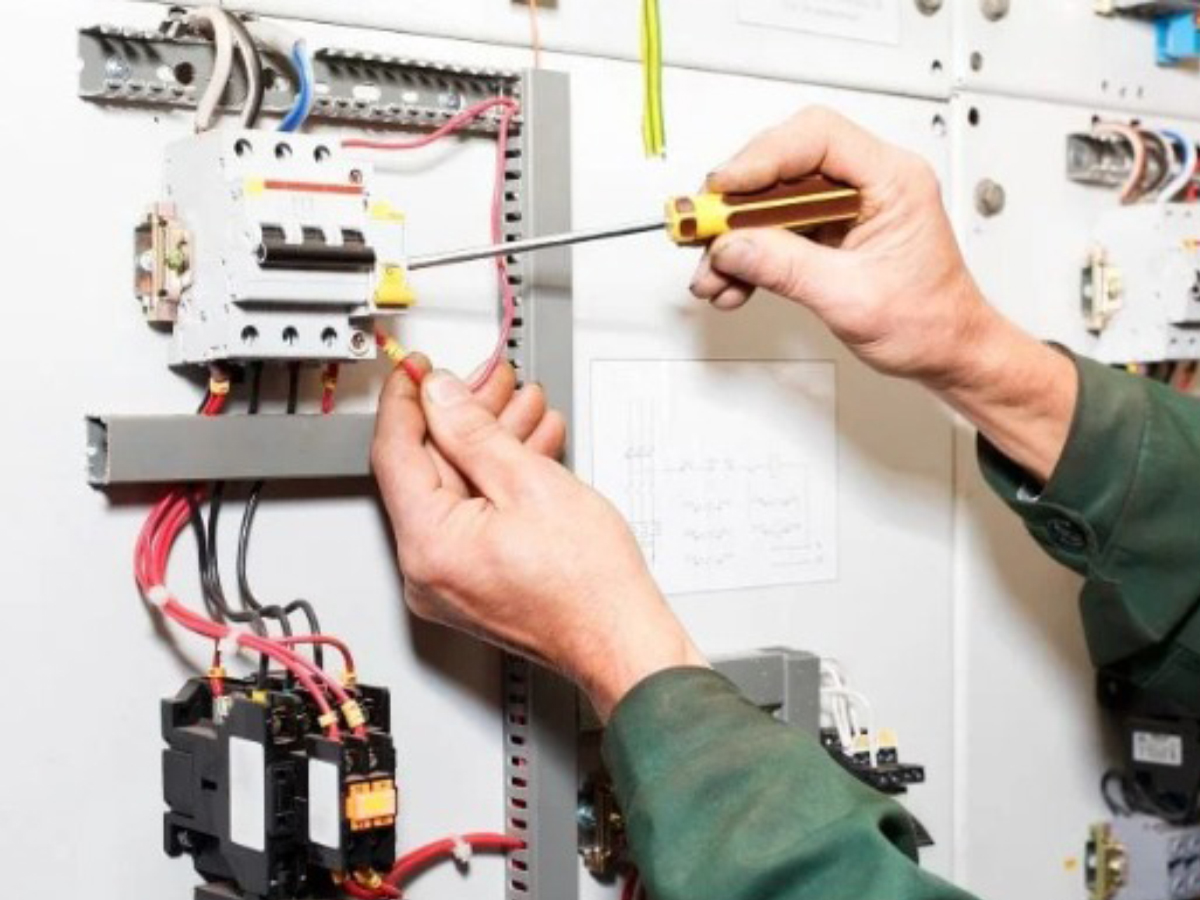 10 Dấu Hiệu Cho Thấy Hệ Thống Điện Trong Nhà Cần Được Kiểm Tra Ngay